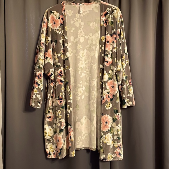 Cardigan - Picture 1 of 8